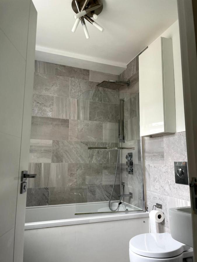 Lovely 1 Bed Cosy With Shard View Londra