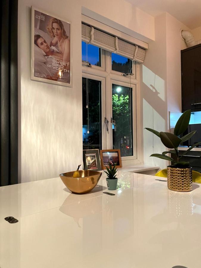 Lovely 1 Bed Cosy With Shard View
